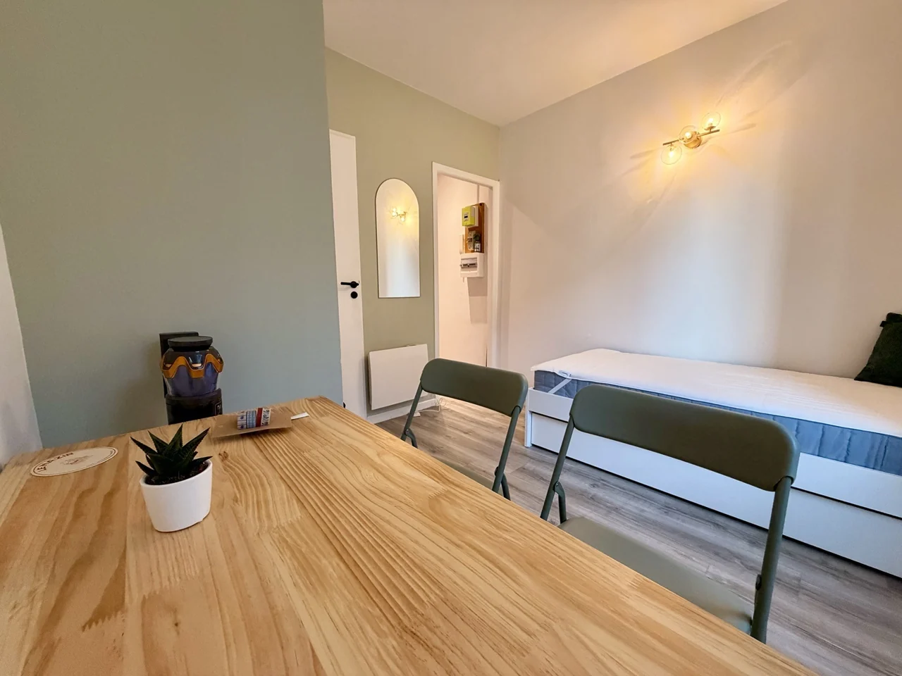 Il tavolo da pranzo e la zona giorno